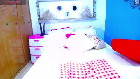 Snapshot of wethotass chatting on 11/15/25, 05:38 gina online show from 11/15/25, 05:38