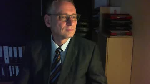 Snapshot of wetsuitedman chatting on 12/30/24, 02:19 Franz online show from 12/30/24, 02:19