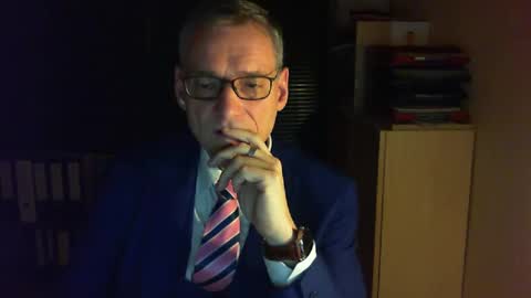 Snapshot of wetsuitedman chatting on 01/18/25, 05:10 Franz online show from 01/18/25, 05:10