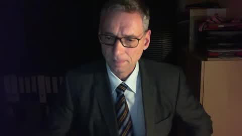 Snapshot of wetsuitedman chatting on 01/21/25, 04:48 Franz online show from 01/21/25, 04:48