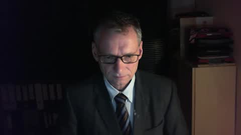 Snapshot of wetsuitedman chatting on 01/29/25, 04:41 Franz online show from 01/29/25, 04:41