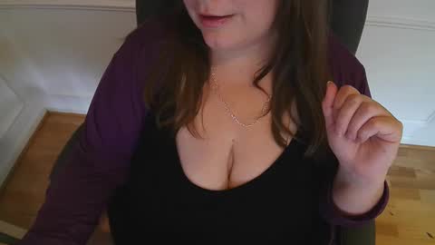 Snapshot of wetwordsonly chatting on 09/30/25, 02:00 WetWordsOnly online show from 09/30/25, 02:00