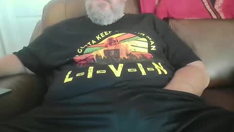 Snapshot of wguytonga chatting on 11/26/25, 06:42 wguytonga online show from 11/26/25, 06:42