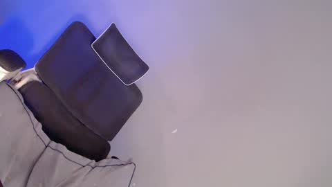 Snapshot of what_the_fuckxx chatting on 02/23/25, 12:41 kiara online show from 02/23/25, 12:41