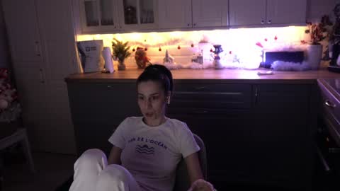 Snapshot of whats_her_name chatting on 01/05/25, 05:20 Victoria Maria online show from 01/05/25, 05:20