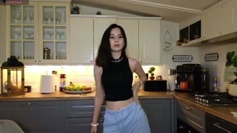 Snapshot of whats_her_name chatting on 01/14/25, 04:40 Victoria Maria online show from 01/14/25, 04:40