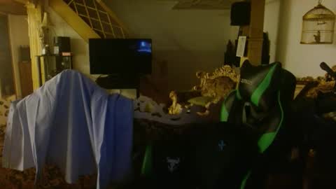 whatsthislol online show from 11/06/25, 12:33