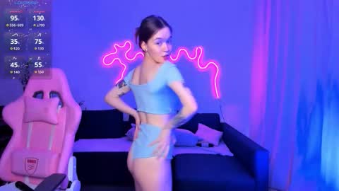 Snapshot of whatsyourdestiny chatting on 12/18/25, 02:39 Kate online show from 12/18/25, 02:39