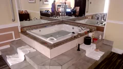 wheresmyqueenat online show from 12/17/24, 04:12