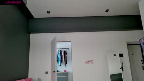 Max online show from 10/11/25, 12:47