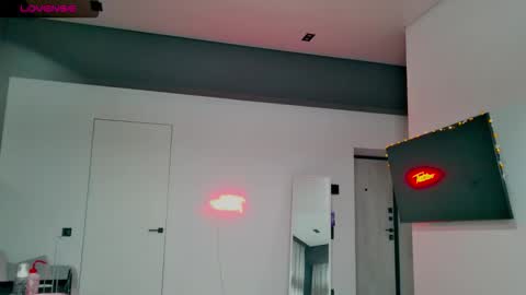 Max online show from 12/22/25, 03:25