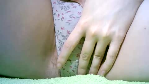 Snapshot of whiteapsara chatting on 11/13/25, 04:50 Love online show from 11/13/25, 04:50