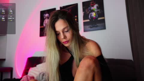 Snapshot of whitebanny chatting on 01/21/25, 05:09 Kate online show from 01/21/25, 05:09