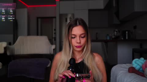 Snapshot of whitebanny chatting on 01/25/25, 09:26 Kate online show from 01/25/25, 09:26