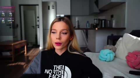 Snapshot of whitebanny chatting on 02/22/25, 06:39 Kate online show from 02/22/25, 06:39