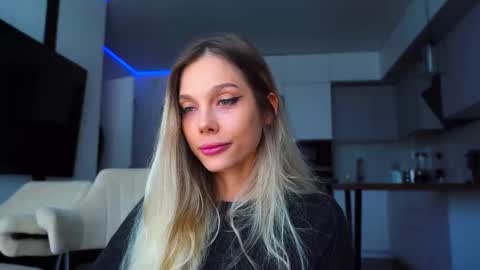 Snapshot of whitebanny chatting on 09/13/25, 10:26 Kate online show from 09/13/25, 10:26