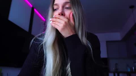 Snapshot of whitebanny chatting on 10/26/25, 07:14 Kate online show from 10/26/25, 07:14