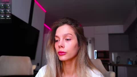 Snapshot of whitebanny chatting on 11/25/25, 07:52 Kate online show from 11/25/25, 07:52