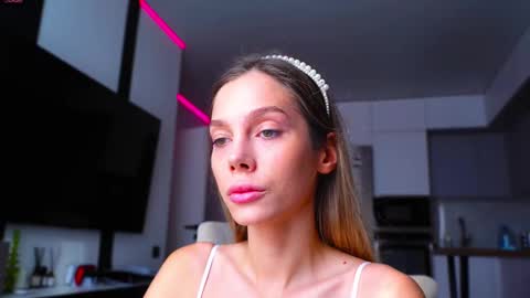 Snapshot of whitebanny chatting on 11/26/25, 08:37 Kate online show from 11/26/25, 08:37