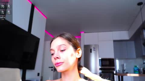 Snapshot of whitebanny chatting on 11/27/25, 07:32 Kate online show from 11/27/25, 07:32