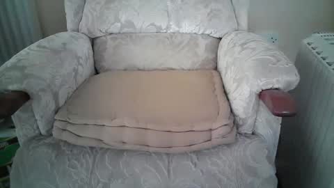 Snapshot of whitebriefs009 chatting on 10/17/25, 09:01 whitebriefs009 online show from 10/17/25, 09:01