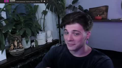 Snapshot of whiteegrimm chatting on 11/23/25, 09:14 Gus online show from 11/23/25, 09:14