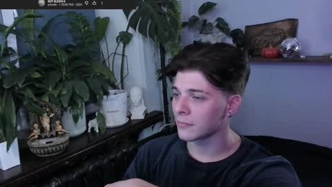 Snapshot of whiteegrimm chatting on 11/24/25, 09:03 Gus online show from 11/24/25, 09:03