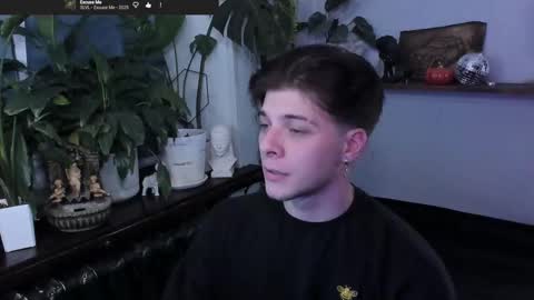 Snapshot of whiteegrimm chatting on 11/26/25, 09:38 Gus online show from 11/26/25, 09:38