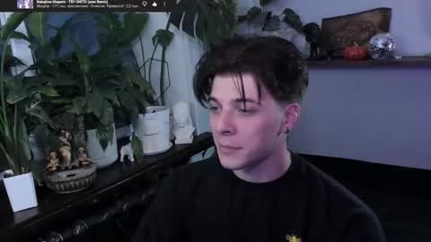 Snapshot of whiteegrimm chatting on 11/27/25, 09:28 Gus online show from 11/27/25, 09:28