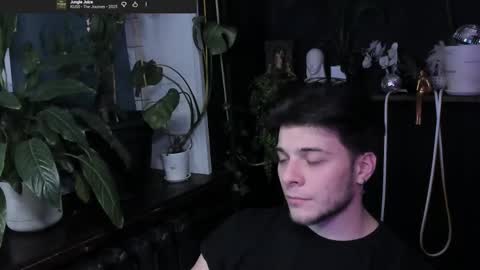 Snapshot of whiteegrimm chatting on 12/13/25, 09:42 Gus online show from 12/13/25, 09:42