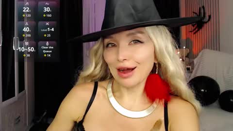 Snapshot of whitelabunny chatting on 11/02/25, 01:35 WhiteLaBunny online show from 11/02/25, 01:35