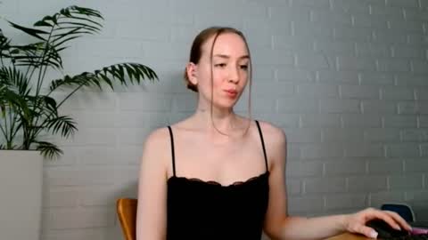 Snapshot of whiteprincessluna chatting on 06/18/26, 02:32 You wont find me here on Saturdays and Sundays online show from 06/18/26, 02:32