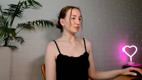 Snapshot of whiteprincessluna chatting on 07/17/26, 01:40 You wont find me here on Saturdays and Sundays online show from 07/17/26, 01:40
