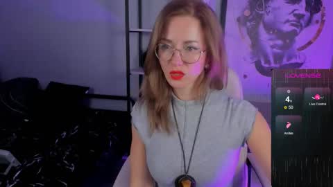 Snapshot of whitneypunnch chatting on 10/28/25, 09:35 whitneypunnch online show from 10/28/25, 09:35