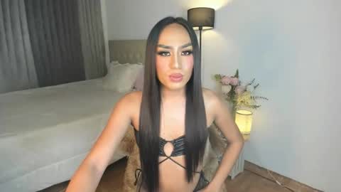 Snapshot of whitneytop69 chatting on 10/23/25, 09:57 Arra Brown online show from 10/23/25, 09:57