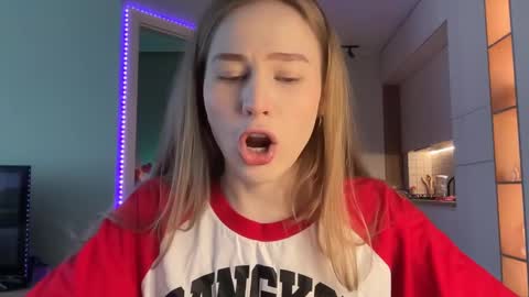 Snapshot of whoisalisa chatting on 12/10/24, 06:33 Alisa online show from 12/10/24, 06:33