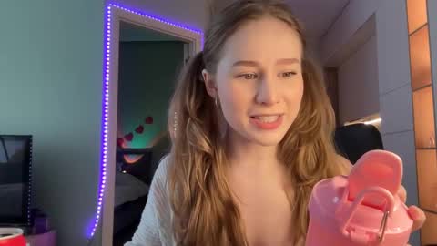 Snapshot of whoisalisa chatting on 12/11/24, 06:36 Alisa online show from 12/11/24, 06:36