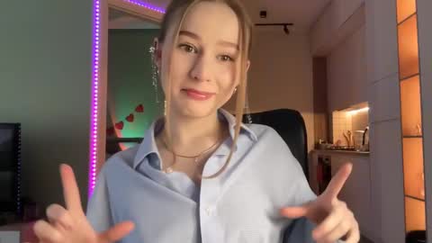 Snapshot of whoisalisa chatting on 12/14/24, 06:46 Alisa online show from 12/14/24, 06:46