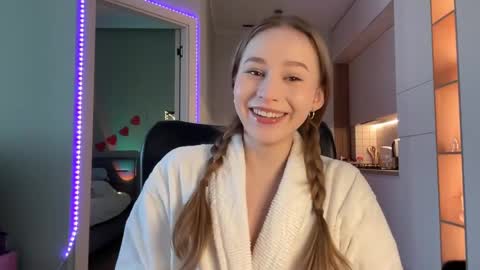 Snapshot of whoisalisa chatting on 12/15/24, 06:29 Alisa online show from 12/15/24, 06:29