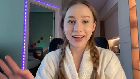 Snapshot of whoisalisa chatting on 12/15/24, 09:35 Alisa online show from 12/15/24, 09:35