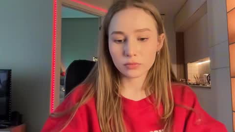 Snapshot of whoisalisa chatting on 12/19/24, 10:02 Alisa online show from 12/19/24, 10:02