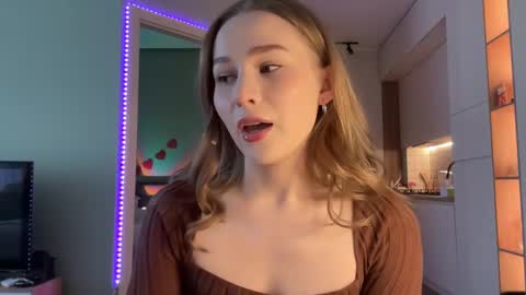 Snapshot of whoisalisa chatting on 12/21/24, 07:35 Alisa online show from 12/21/24, 07:35