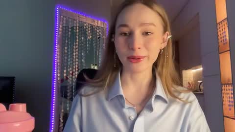 Snapshot of whoisalisa chatting on 12/28/24, 06:28 Alisa online show from 12/28/24, 06:28