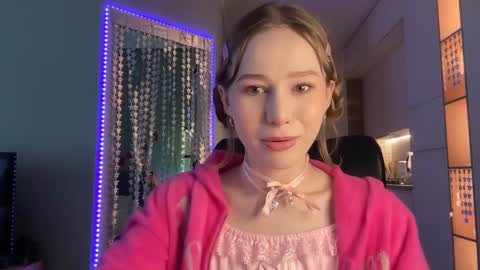 Snapshot of whoisalisa chatting on 01/09/25, 07:10 Alisa online show from 01/09/25, 07:10