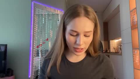 Snapshot of whoisalisa chatting on 01/10/25, 10:17 Alisa online show from 01/10/25, 10:17