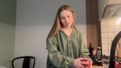 Snapshot of whoisalisa chatting on 01/12/25, 07:00 Alisa online show from 01/12/25, 07:00