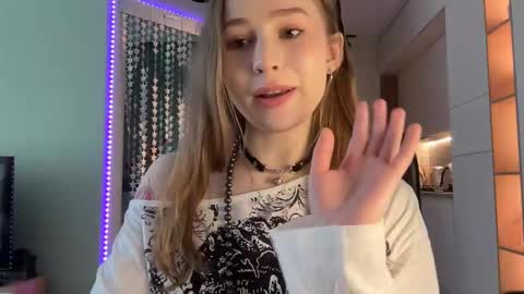 Snapshot of whoisalisa chatting on 01/15/25, 10:06 Alisa online show from 01/15/25, 10:06