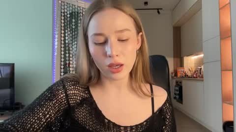 Snapshot of whoisalisa chatting on 01/20/25, 10:18 Alisa online show from 01/20/25, 10:18