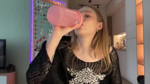 Snapshot of whoisalisa chatting on 02/06/25, 09:32 Alisa online show from 02/06/25, 09:32