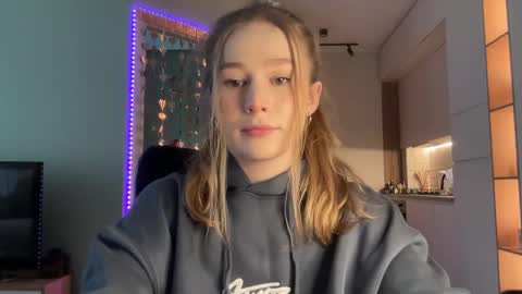 Snapshot of whoisalisa chatting on 02/08/25, 06:54 Alisa online show from 02/08/25, 06:54